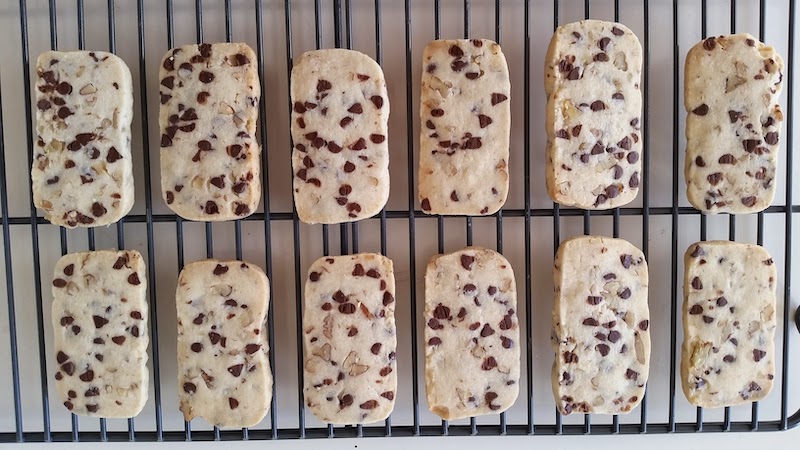 https://www.melandboyskitchen.com/wp-content/uploads/2015/03/chocolate-chip-pecan-shortbread-cookies.jpg